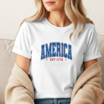 America USA EST. 1776 Patriotic T-Shirt – Vintage Collegiate Style Graphic – Heritage Pride Tee – Unisex Tee Shirt Premium Fitted 100% Cotton Tee